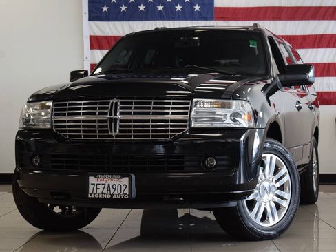 Used 2014 Lincoln Navigator 2WD image 3