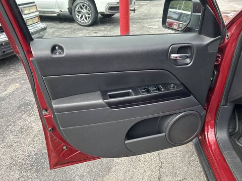 Used 2012 Jeep Patriot Latitude w/ Sun/Sound Group AWD/4WD image 7