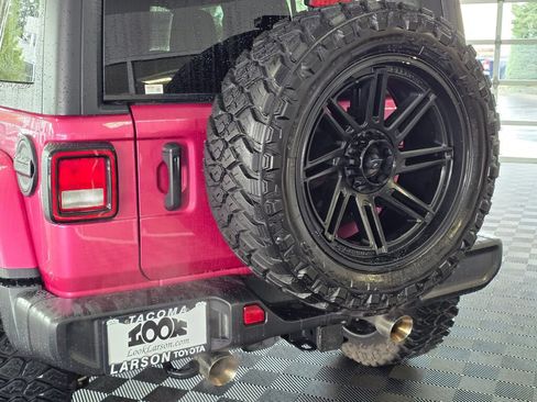 Used 2022 Jeep Wrangler Unlimited Sahara image 13