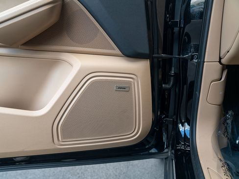 Used 2025 Porsche Macan image 18