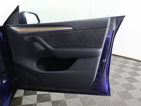 Used 2023 Tesla Model Y Long Range image 18