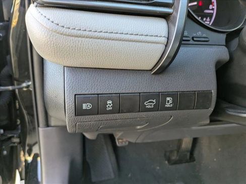 Used 2021 Toyota Camry SE image 10