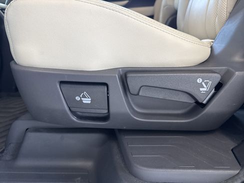 Used 2022 Subaru Ascent Limited w/ Technology Package image 33