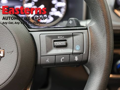 Used 2023 Nissan Rogue SV AWD/4WD image 15