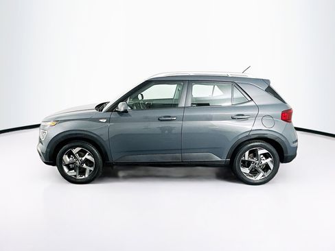 Used 2024 Hyundai Venue SEL image 4