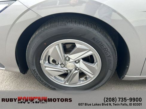 Used 2024 Hyundai Elantra SE image 5