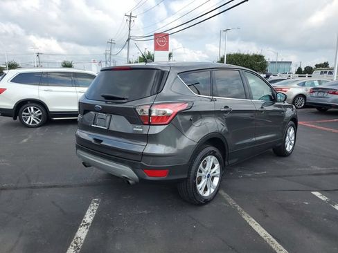Used 2017 Ford Escape SE FWD image 4