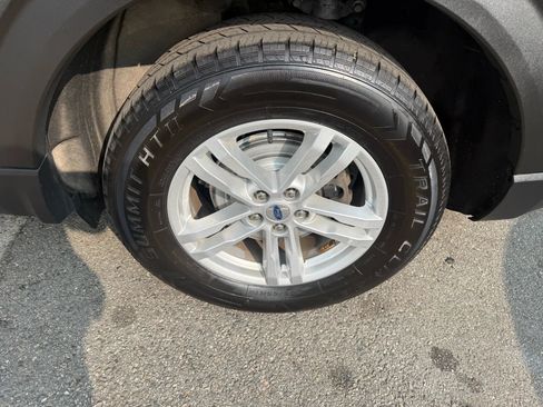 Used 2021 Ford Explorer XLT AWD/4WD image 9