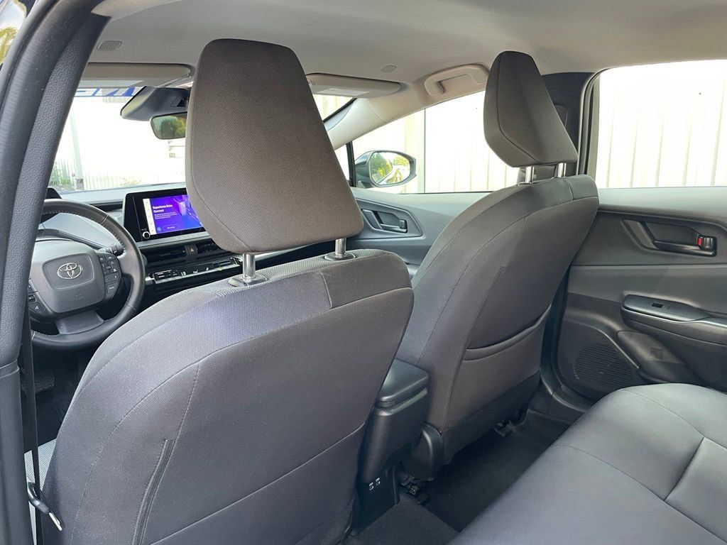 Used 2025 Toyota Prius LE FWD image 26