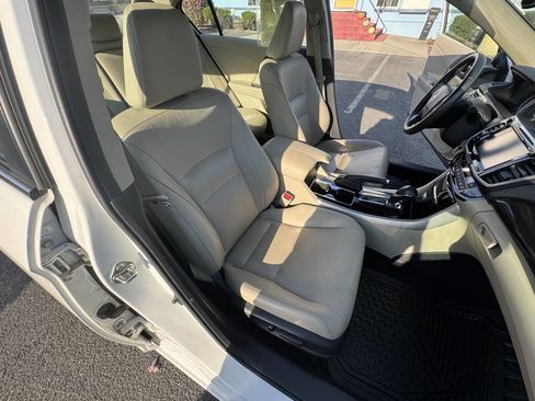 Used 2017 Honda Accord EX-L image 31