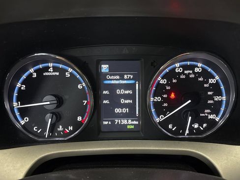 Used 2017 Toyota RAV4 Limited FWD image 21