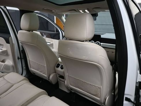 Used 2023 Mercedes-Benz GLB 250 w/ Premium Package image 25