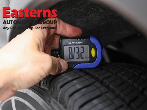 Used 2023 Nissan Rogue S AWD/4WD image 27