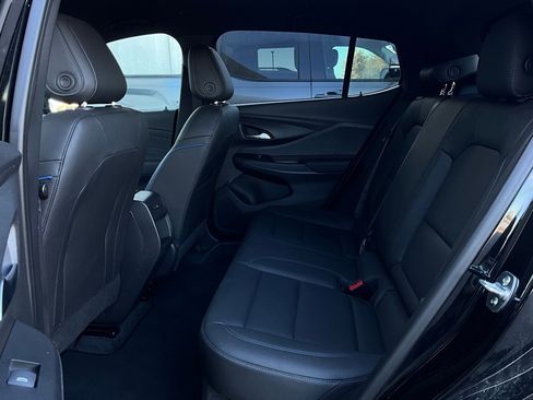 Used 2025 Buick Envista Sport Touring image 11