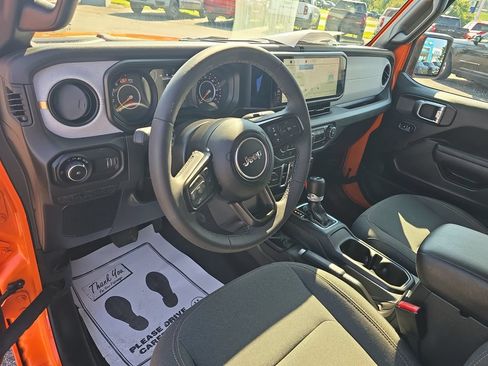 Used 2025 Jeep Wrangler Unlimited Sport AWD/4WD image 26