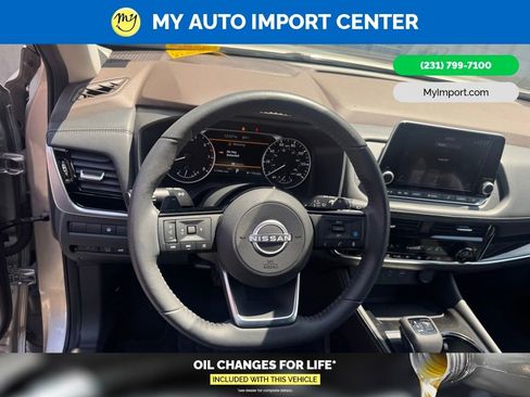 Used 2023 Nissan Rogue SL AWD/4WD image 9