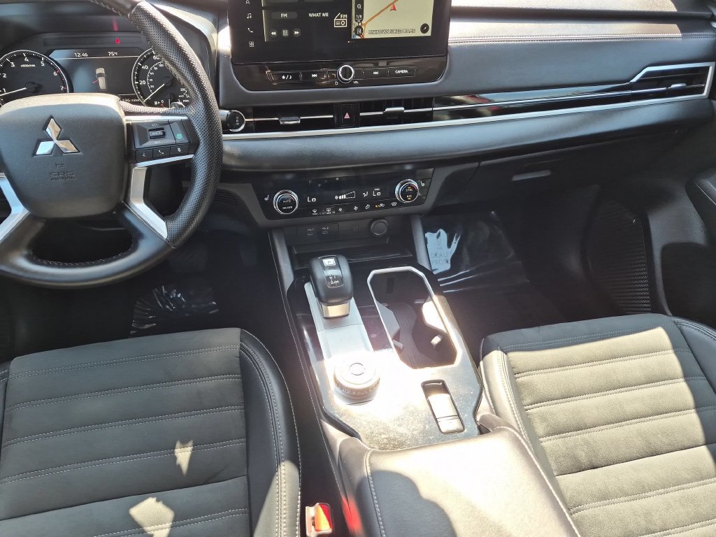 Used 2025 Mitsubishi Outlander SE AWD/4WD image 26