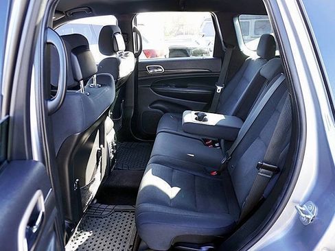 Used 2016 Jeep Grand Cherokee Laredo w/ Quick Order Package 23E image 17