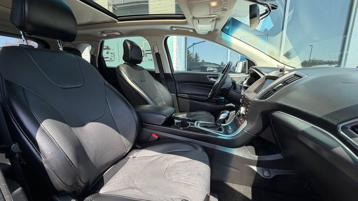Used 2018 Ford Edge Titanium w/ Equipment Group 301A AWD/4WD image 13