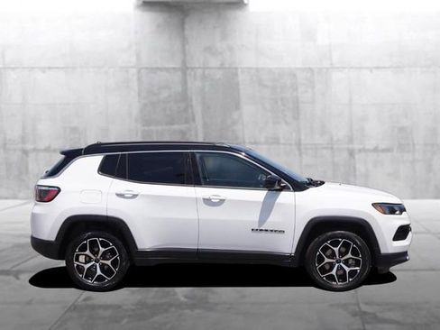 Used 2025 Jeep Compass Limited AWD/4WD image 5