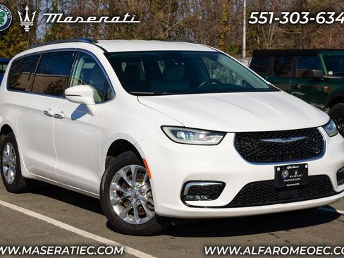 Used 2021 Chrysler Pacifica Touring-L image 1