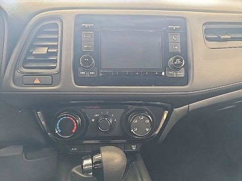 Used 2021 Honda HR-V LX image 24
