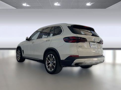 Used 2025 BMW X5 xDrive50e image 3