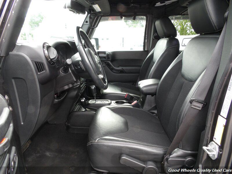 Used 2017 Jeep Wrangler Unlimited Sahara AWD/4WD image 12