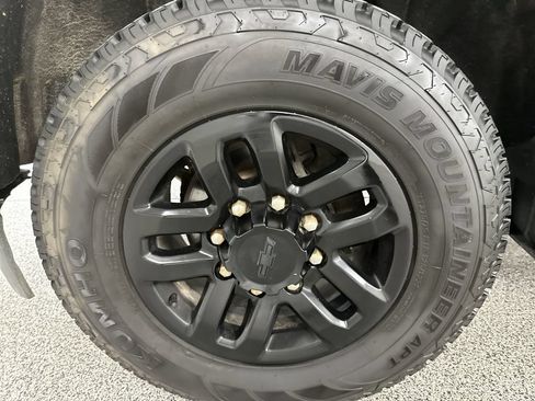 Used 2017 Chevrolet Silverado 2500 LT w/ Midnight Edition AWD/4WD image 15