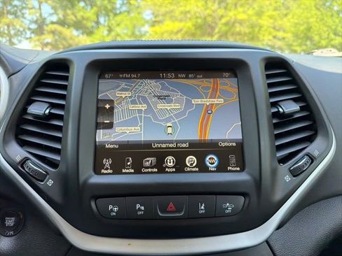 Used 2017 Jeep Cherokee Overland w/ Technology Group AWD/4WD image 17