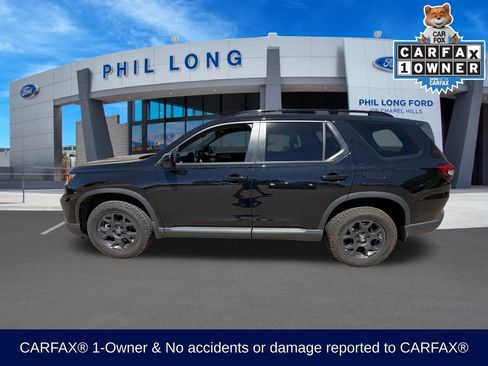 Used 2025 Honda Pilot TrailSport image 2