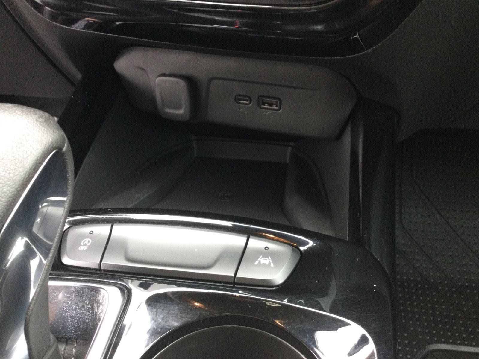 Used 2025 Chevrolet Trax ACTIV w/ Sunroof Package FWD image 19