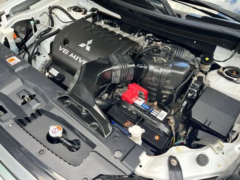 Used 2015 Mitsubishi Outlander GT image 31