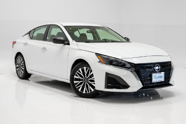 Used 2024 Nissan Altima 2.5 SV FWD image 6