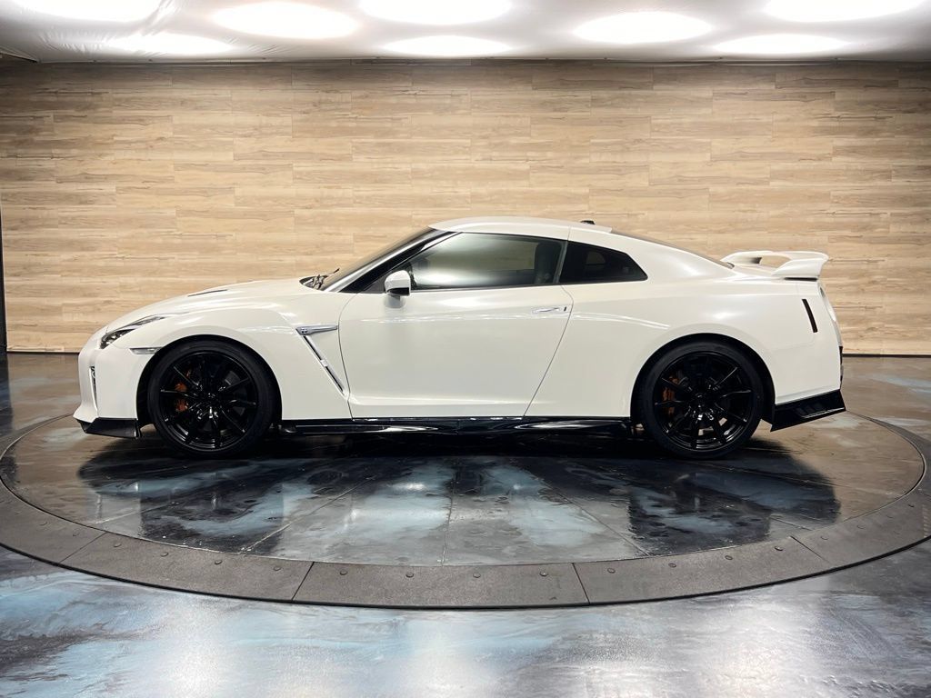 Used 2020 Nissan GT-R Premium AWD/4WD image 20