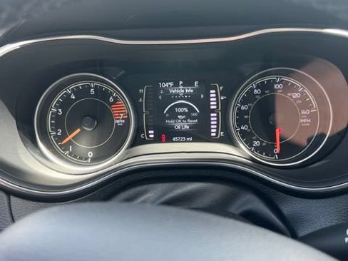 Used 2021 Jeep Cherokee Latitude Plus AWD/4WD image 6