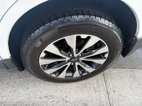 Used 2017 Subaru Outback 2.5i Limited AWD/4WD image 39