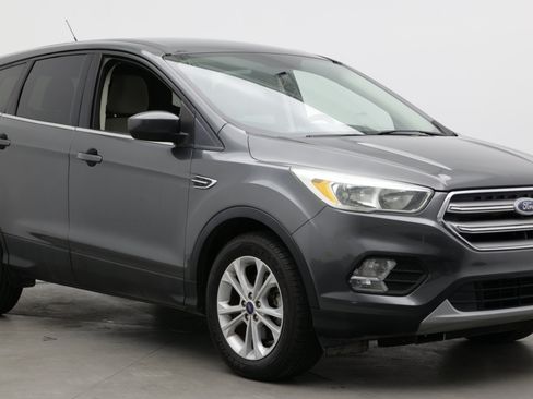Used 2017 Ford Escape SE FWD image 3
