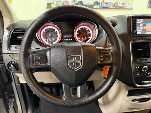 Used 2019 Dodge Grand Caravan SE FWD image 33