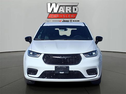 New 2025 Chrysler Pacifica Select image 24