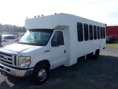 Used 2016 Ford E-450 and Econoline 450 Super Duty w/ Shuttle Bus Prep Package image 9