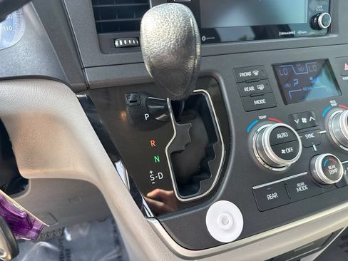 Used 2020 Toyota Sienna LE FWD image 22