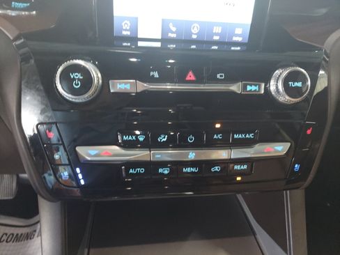Used 2022 Ford Explorer King Ranch w/ Class IV Trailer Tow Package AWD/4WD image 18