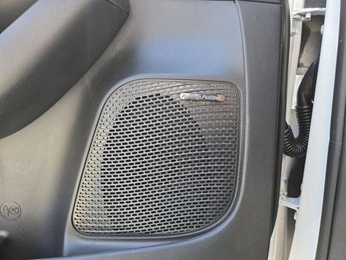 New 2026 Chrysler Pacifica Limited w/ Uconnect Theater Family Group image 23