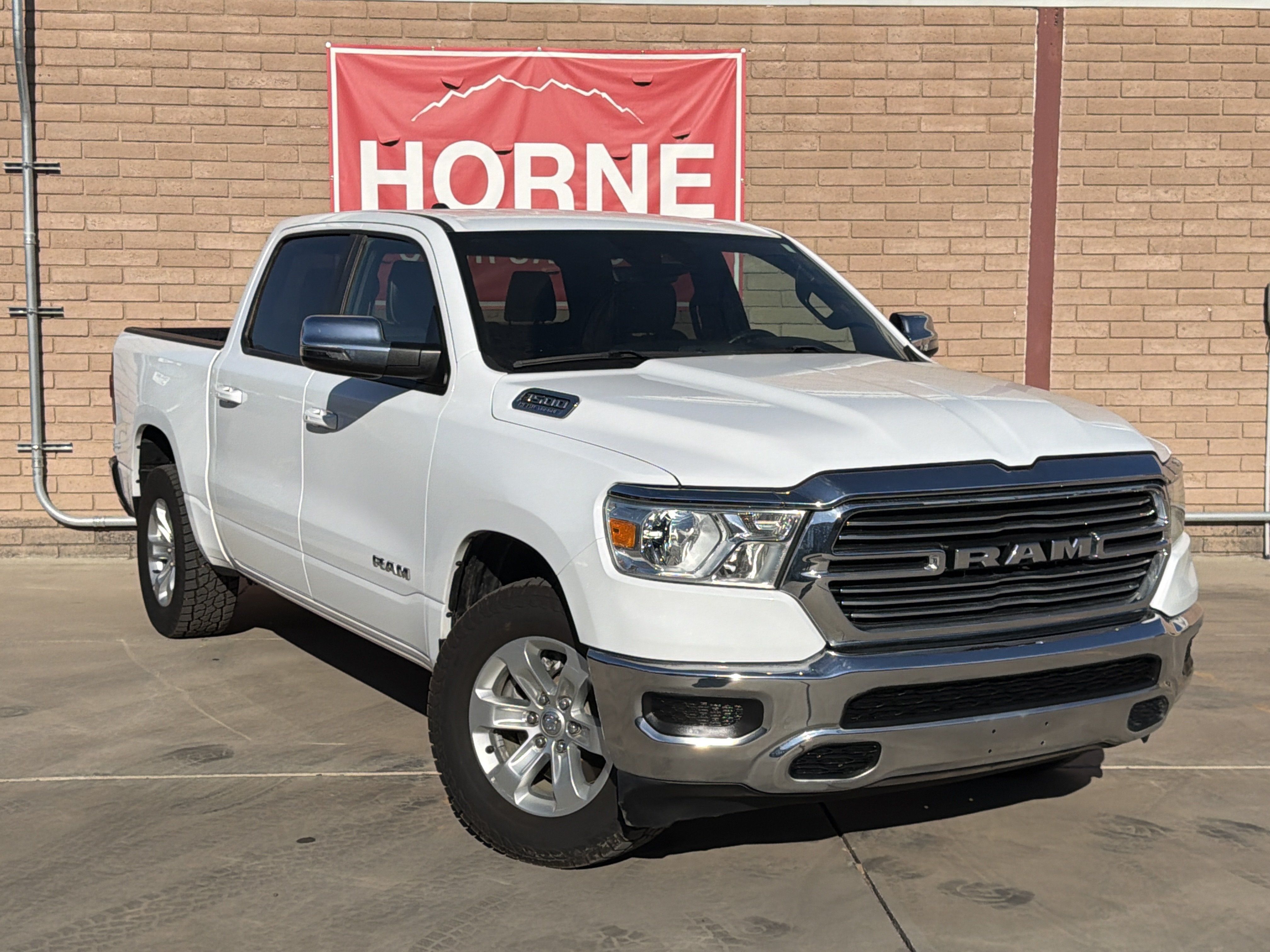 Used 2024 RAM 1500 Laramie AWD/4WD image 3