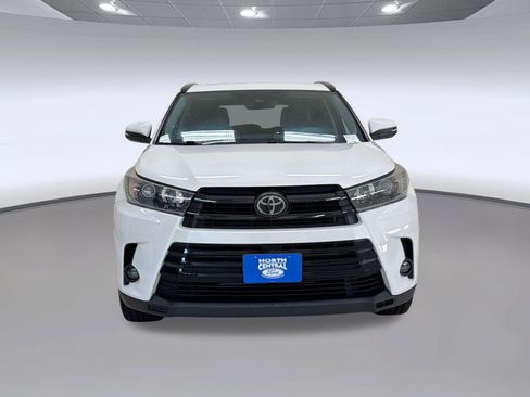 Used 2019 Toyota Highlander SE FWD image 6