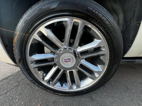 Used 2014 Cadillac Escalade Premium image 30