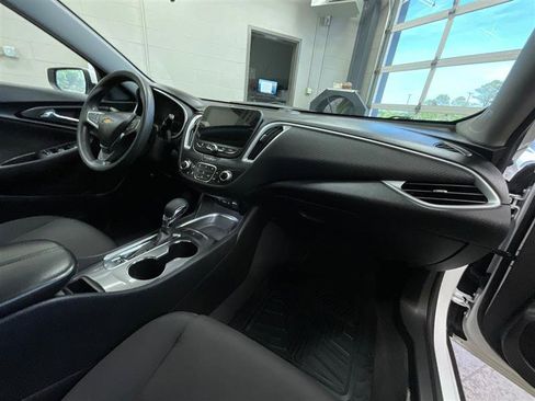 Used 2023 Chevrolet Malibu LT FWD image 30