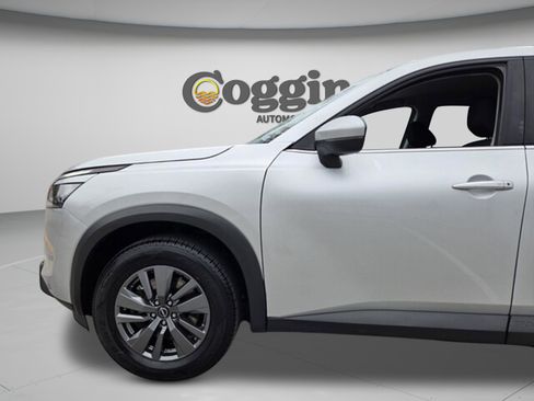 Used 2024 Nissan Pathfinder SV image 6