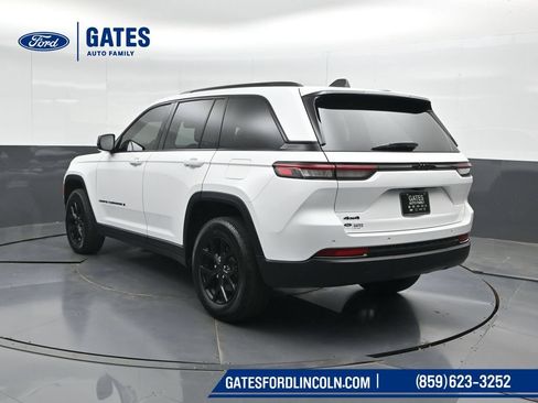 Used 2025 Jeep Grand Cherokee 4WD image 8